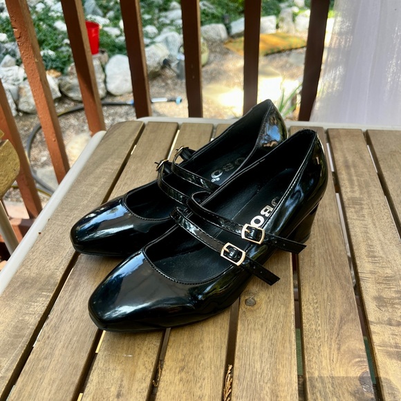 NWOT block heeled Mary Janes - Picture 4 of 5